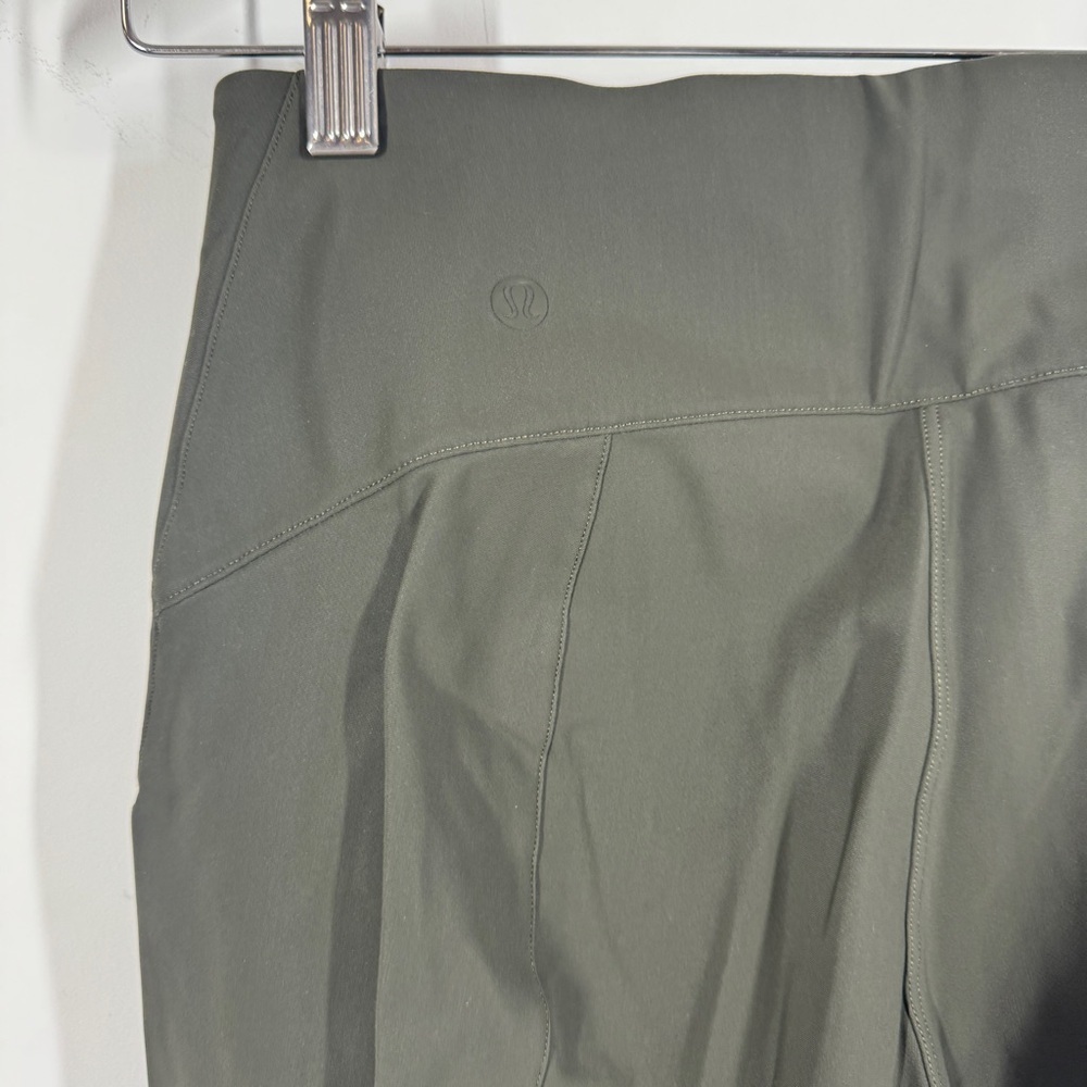 Lululemon Olive Green Here to There Tapered Pants Size 6 Athleisure Travel - Picture 5 of 10